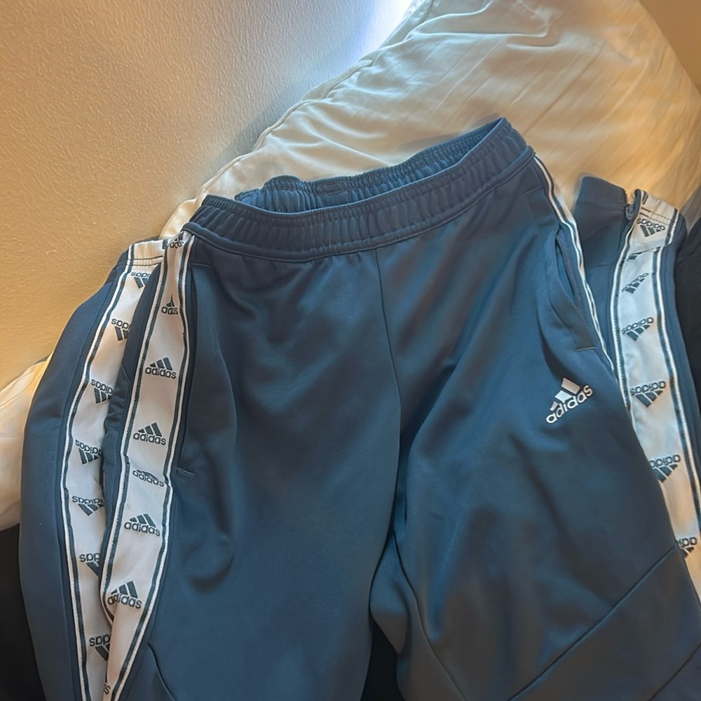 Teal/ blue ish Adidas leggings Xs🪣